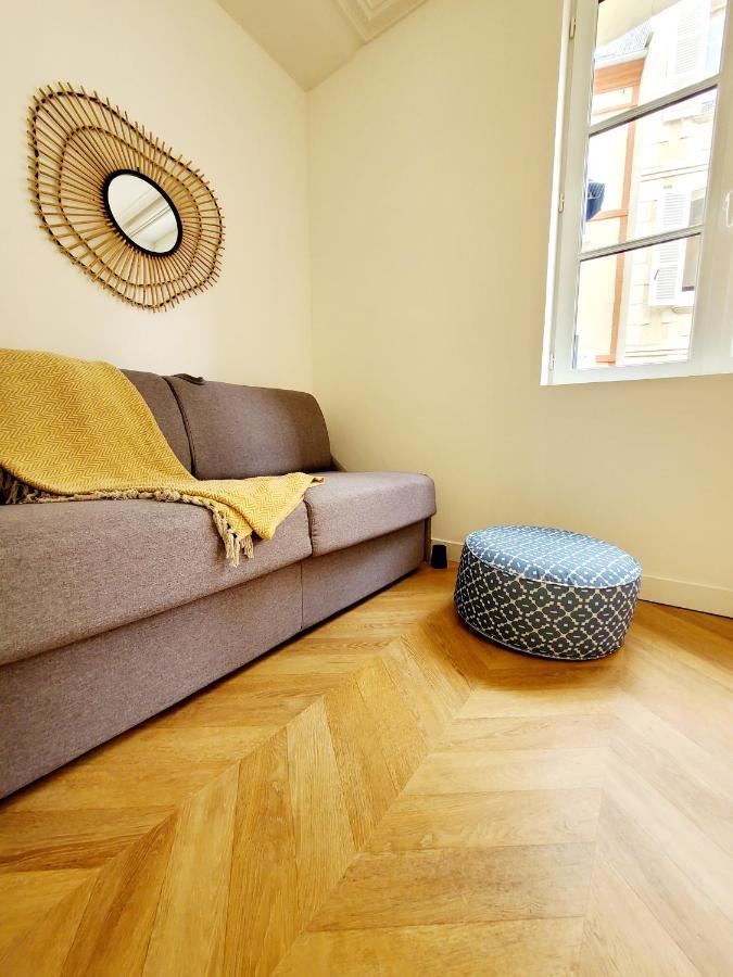 Apartment Jeannette: Beachside Balcony Retreat With Wi-fi